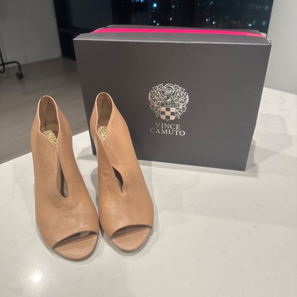 Vince Camuto Signature Camel Leather Peep-Toe Booties Size 8.5 - Picture 8 of 10